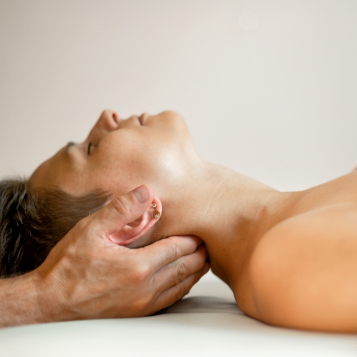 Fibromyalgia-massage-therapy-image-Zenith-Physiotherapy-and-wellness-Airdrie-AB